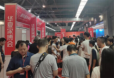 温岭家博会现场人流如织